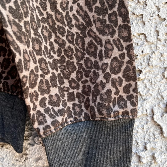 Splendid leopard print crew neck long sleeve top , Size Large ( b3) - Picture 8 of 9
